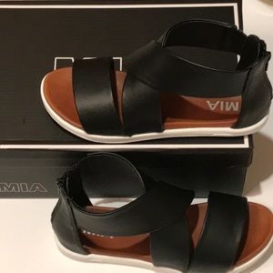 NWT MIA DEANA BLACK ZIP GLADIATOR SANDALS 6